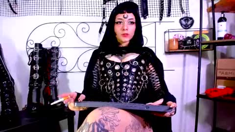 Snapshot of agathamoonn chatting on October 18, 6:10 pm Agatha Fox online show from October 18, 6:10 pm