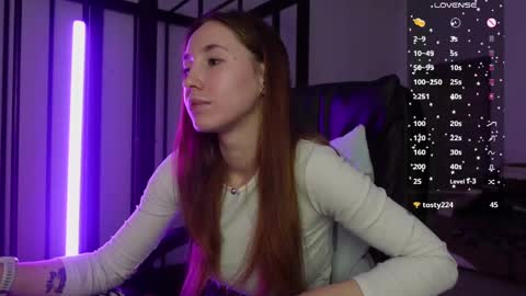 Snapshot of agelina_summer chatting on February 10, 2:59 pm Agelina Lilly Laura online show from February 10, 2:59 pm