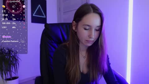 Snapshot of agelina_summer chatting on February 18, 10:36 pm Agelina Lilly Laura online show from February 18, 10:36 pm