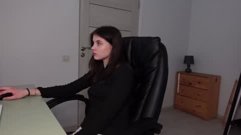 Snapshot of agelina_summer chatting on December 28, 1:28 pm Agelina Lilly Laura online show from December 28, 1:28 pm
