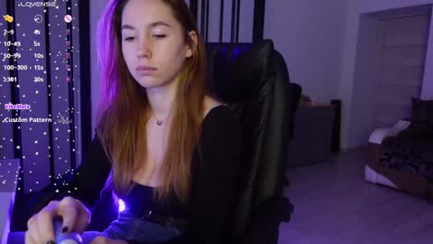 Snapshot of agelina_summer chatting on December 31, 6:16 am Agelina Lilly Laura online show from December 31, 6:16 am