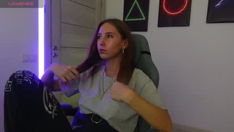 Snapshot of agelina_summer chatting on September 13, 1:52 pm Agelina Lilly Laura online show from September 13, 1:52 pm