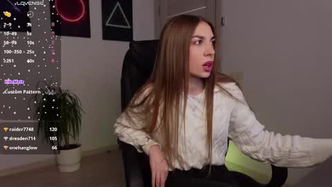 Snapshot of agelina_summer chatting on February 17, 7:04 am Agelina Lilly Laura online show from February 17, 7:04 am