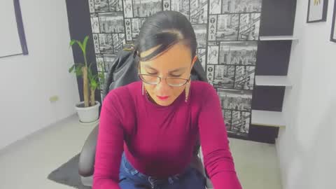 Aghata Moon online show from December 7, 6:04 pm