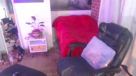 Lily online show from April 14, 1:49 am