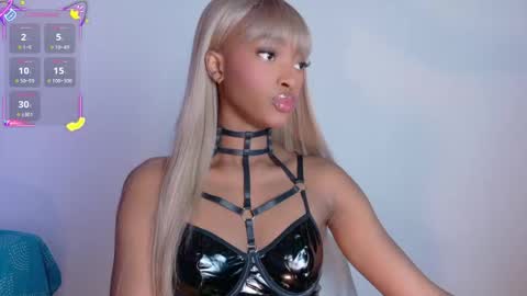 Ahvi Ebony online show from November 14, 12:05 pm