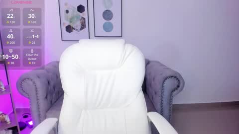 Snapshot of aida_adams chatting on September 18, 8:40 pm AIDA ADAMS online show from September 18, 8:40 pm