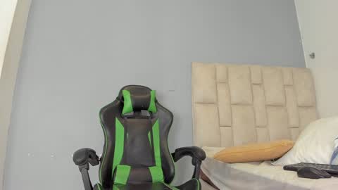 karoline  online show from December 5, 5:15 am