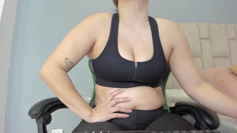 karoline  online show from January 3, 4:48 pm