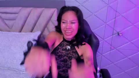 AikoLee online show from October 24, 7:37 am