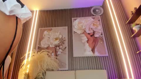 Snapshot of ailee_naughty chatting on October 17, 2:15 am online show from October 17, 2:15 am