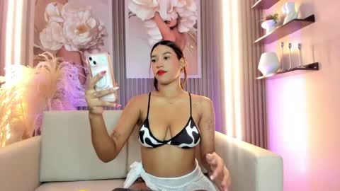 Snapshot of ailee_naughty chatting on October 2, 3:00 am online show from October 2, 3:00 am