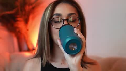  Aileen  online show from March 25, 9:39 pm