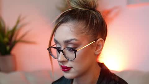  Aileen  online show from October 20, 6:44 pm