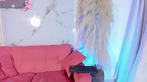 Ailyn online show from October 25, 7:05 am