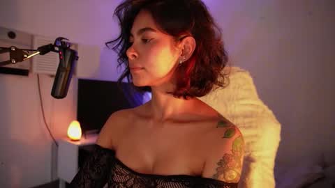Ainnara online show from October 8, 5:17 pm