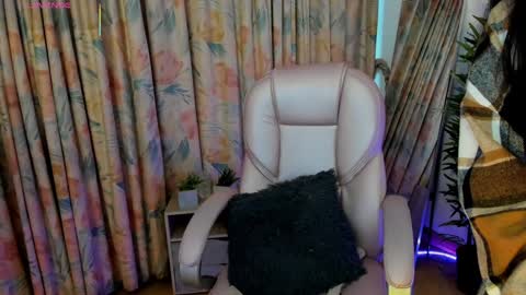 Aisha online show from February 3, 11:31 am