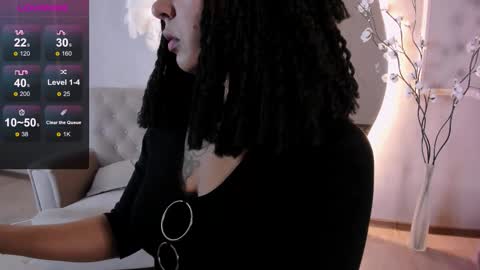 Aisha online show from December 4, 6:37 am