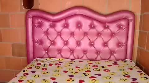 Snapshot of aisha_koswell3 chatting on October 12, 6:32 pm aisha koswell3 online show from October 12, 6:32 pm