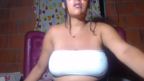 Snapshot of aisha_koswell3 chatting on February 25, 3:52 am aisha koswell3 online show from February 25, 3:52 am