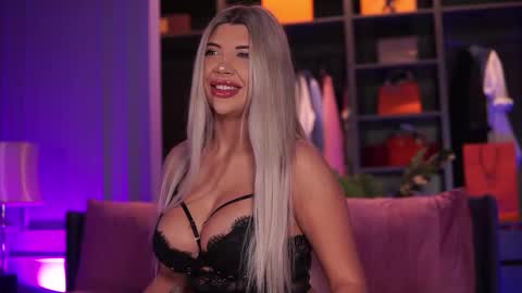 Snapshot of aishaadevoe chatting on October 16, 3:31 am Maddy online show from October 16, 3:31 am