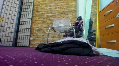 Aisha online show from December 17, 7:56 am