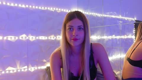 Aisha online show from October 10, 5:45 am