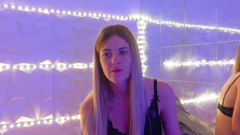 Aisha online show from September 25, 5:39 am