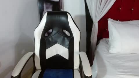 Snapshot of aixiasaenz chatting on March 7, 11:05 pm wanda online show from March 7, 11:05 pm