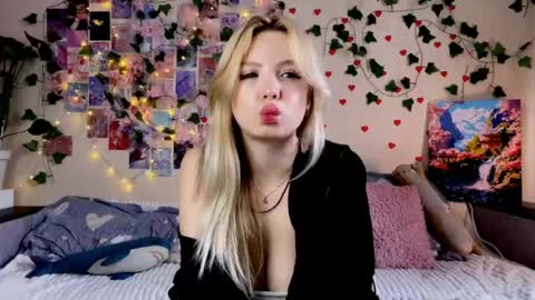 Akari online show from April 12, 7:55 am