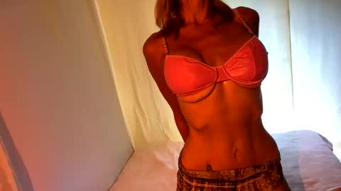 Snapshot of akashacum chatting on September 19, 9:14 pm Akasha Cum online show from September 19, 9:14 pm