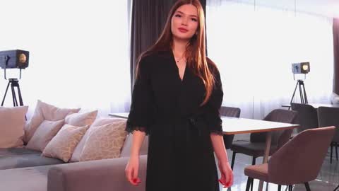 Mia online show from December 1, 8:40 am