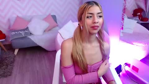 akira_swift online show from September 11, 4:13 am
