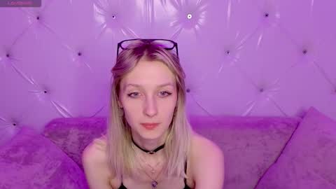 akiro_kim online show from February 12, 2:24 am