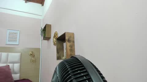 alahia_am online show from September 10, 11:32 am