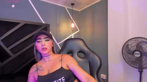 Snapshot of alahia_dangelo_ chatting on September 24, 11:42 am ALAHIA online show from September 24, 11:42 am