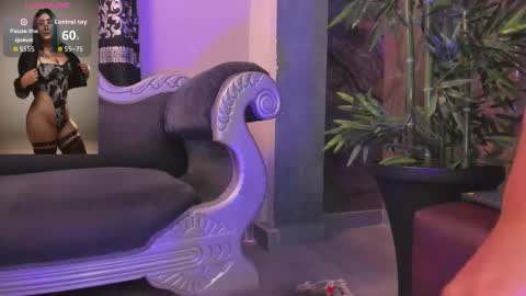 Snapshot of alahia_dangelo_ chatting on October 16, 6:32 pm ALAHIA online show from October 16, 6:32 pm