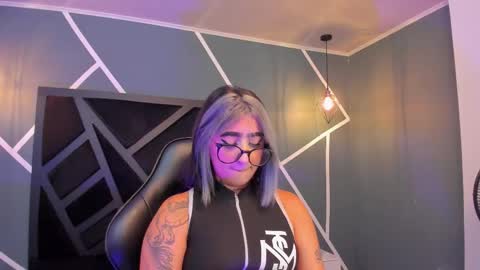 Snapshot of alahia_dangelo_ chatting on September 23, 11:41 am ALAHIA online show from September 23, 11:41 am