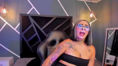 Snapshot of alahia_dangelo_ chatting on September 27, 11:17 am ALAHIA online show from September 27, 11:17 am