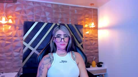 Snapshot of alahia_dangelo_ chatting on October 10, 11:26 am ALAHIA online show from October 10, 11:26 am