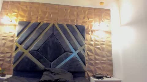 Snapshot of alahia_dangelo_ chatting on October 18, 11:35 am ALAHIA online show from October 18, 11:35 am