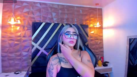 Snapshot of alahia_dangelo_ chatting on October 7, 11:36 am ALAHIA online show from October 7, 11:36 am