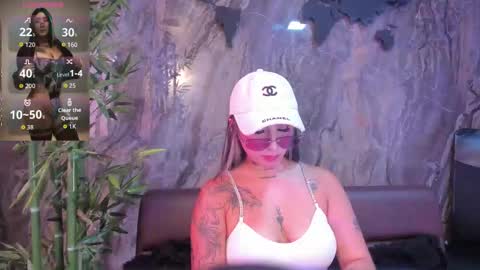 Snapshot of alahia_dangelo_ chatting on October 20, 5:38 pm ALAHIA online show from October 20, 5:38 pm