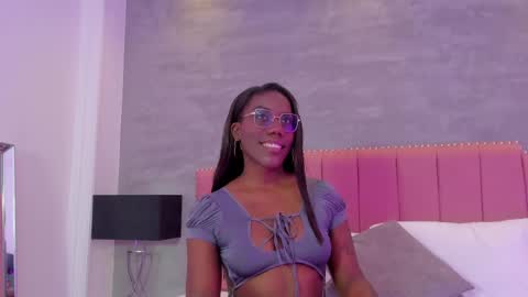 Snapshot of alaia_colins chatting on October 2, 4:39 am alaia_colins online show from October 2, 4:39 am
