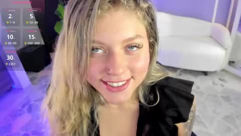 Snapshot of alaia_greyy chatting on September 10, 2:28 pm Alaia online show from September 10, 2:28 pm