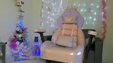 Alaia online show from December 13, 10:02 pm