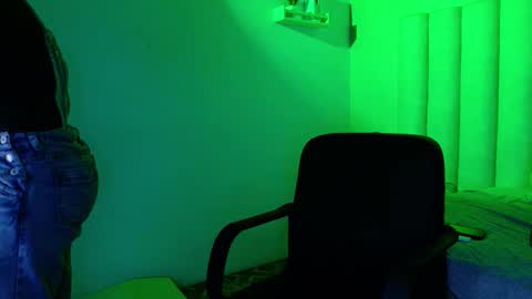 Snapshot of alaiarogers chatting on October 24, 11:39 am Alaia online show from October 24, 11:39 am