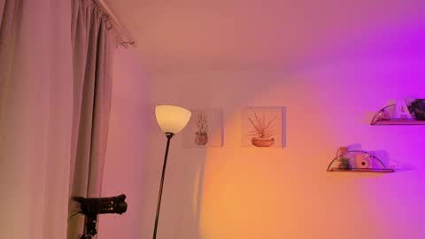   online show from April 22, 10:34 am