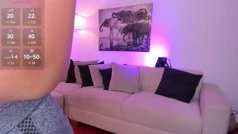 Snapshot of alaiia7 chatting on October 17, 7:50 pm Alaia online show from October 17, 7:50 pm