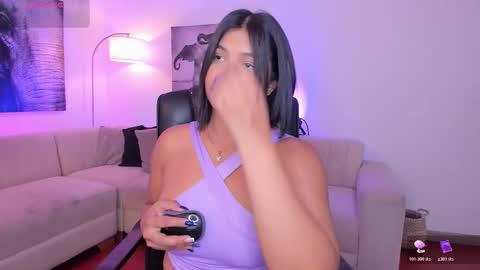 Snapshot of alaiia7 chatting on October 26, 7:53 pm Alaia online show from October 26, 7:53 pm